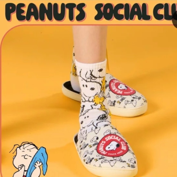 Peanuts Shoes - Christmas Gift! Snoopy Peanuts slippers! Sold Out In Stores!